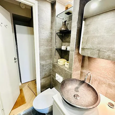 Beautiful In Ullanlinna Helsinki, Fully Furnished